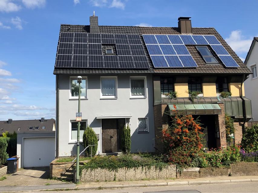 Photovoltaik Essen (linkes Haus)